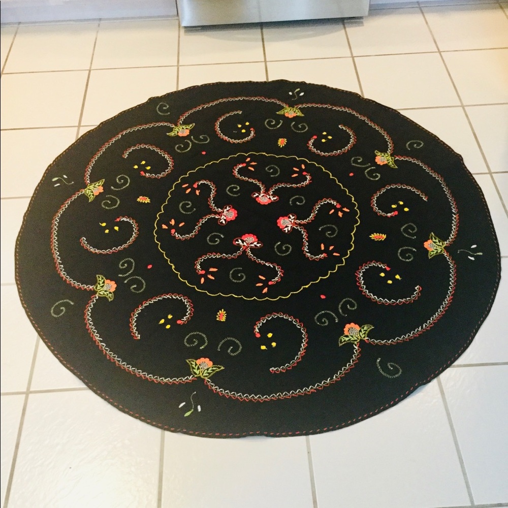 NEW 56” Tablecloth-Napkins -Hand Embroidered